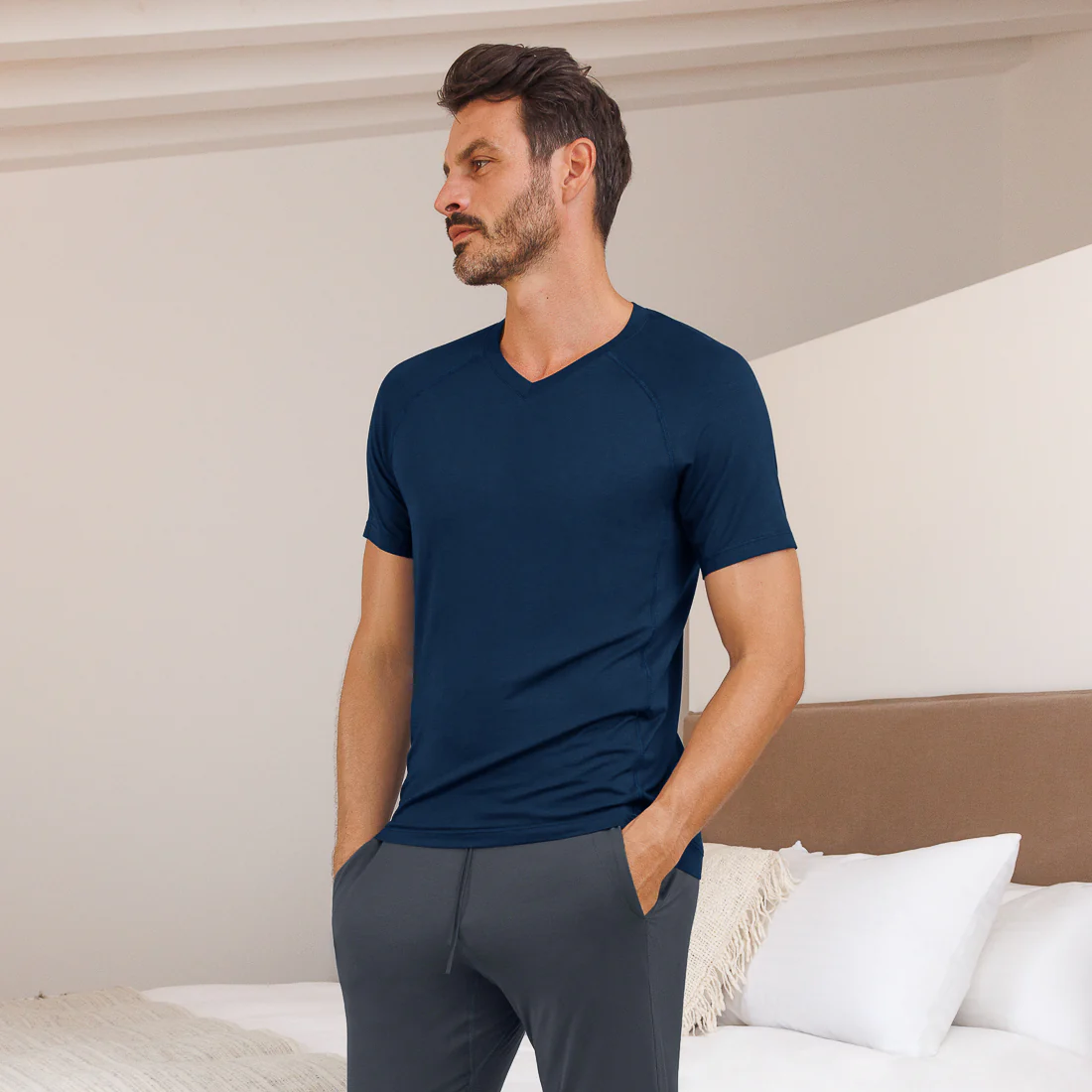 T-Shirt mit V-Ausschnitt — NATTWELL™ - Image 8