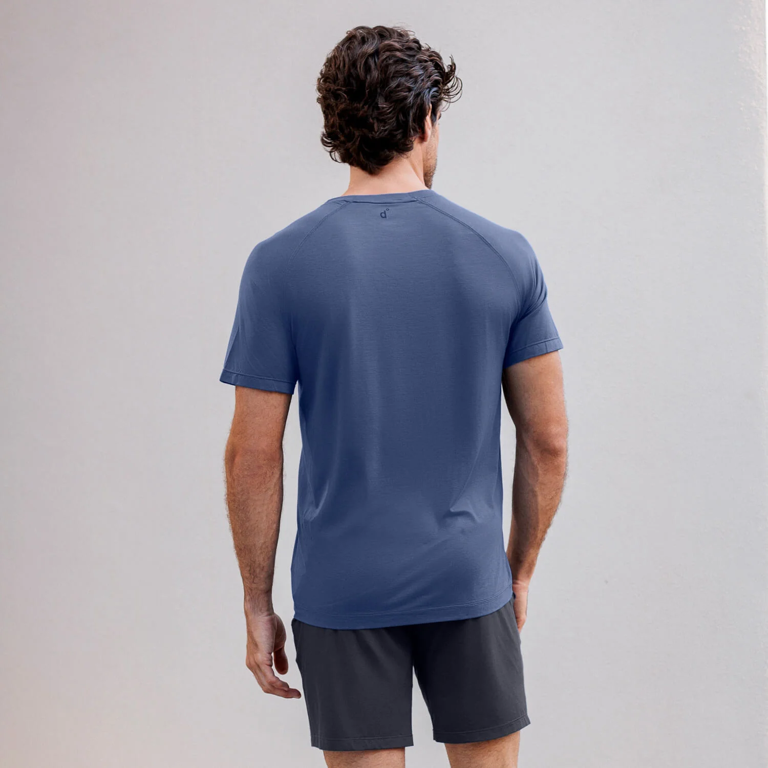 T-Shirt mit V-Ausschnitt — NATTCOOL™ - Image 4