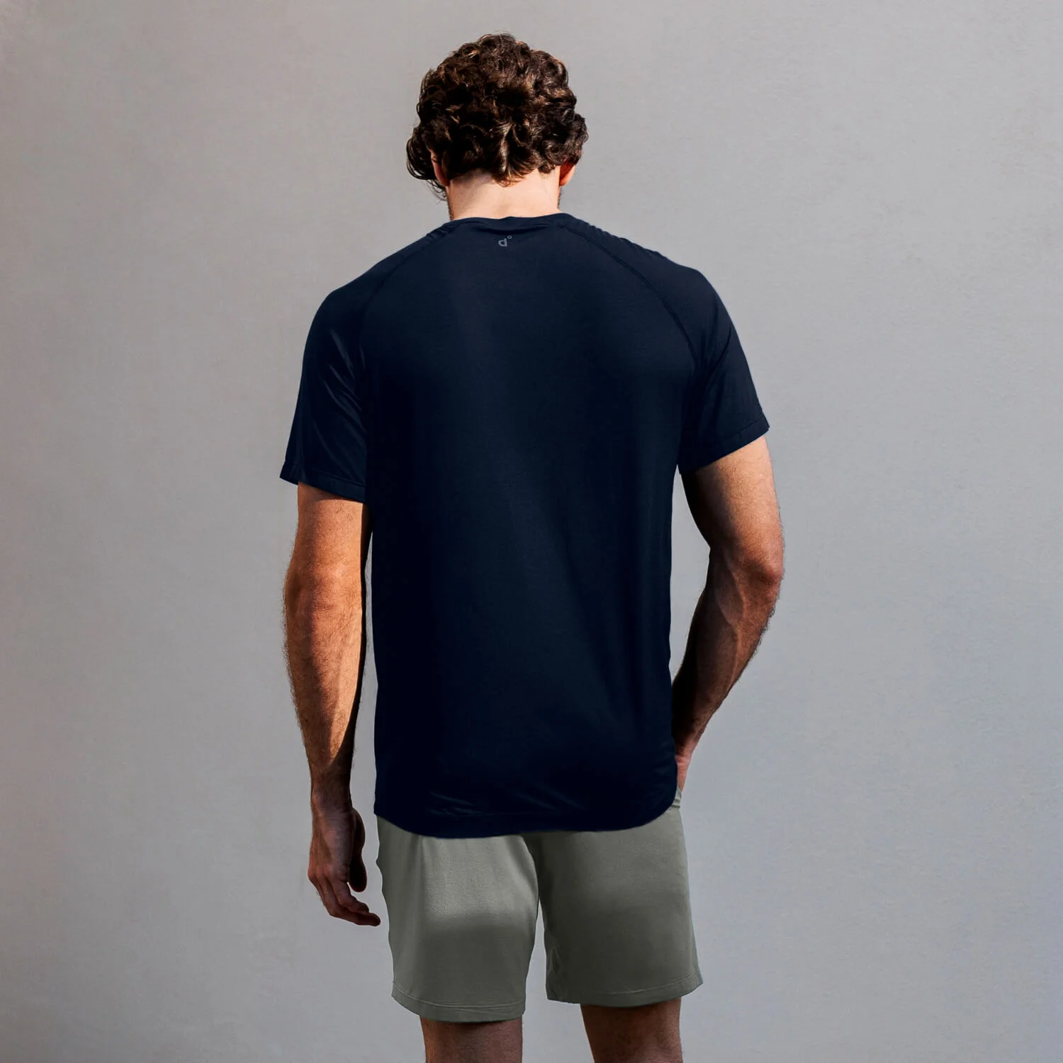 T-Shirt mit V-Ausschnitt — NATTCOOL™ - Image 8